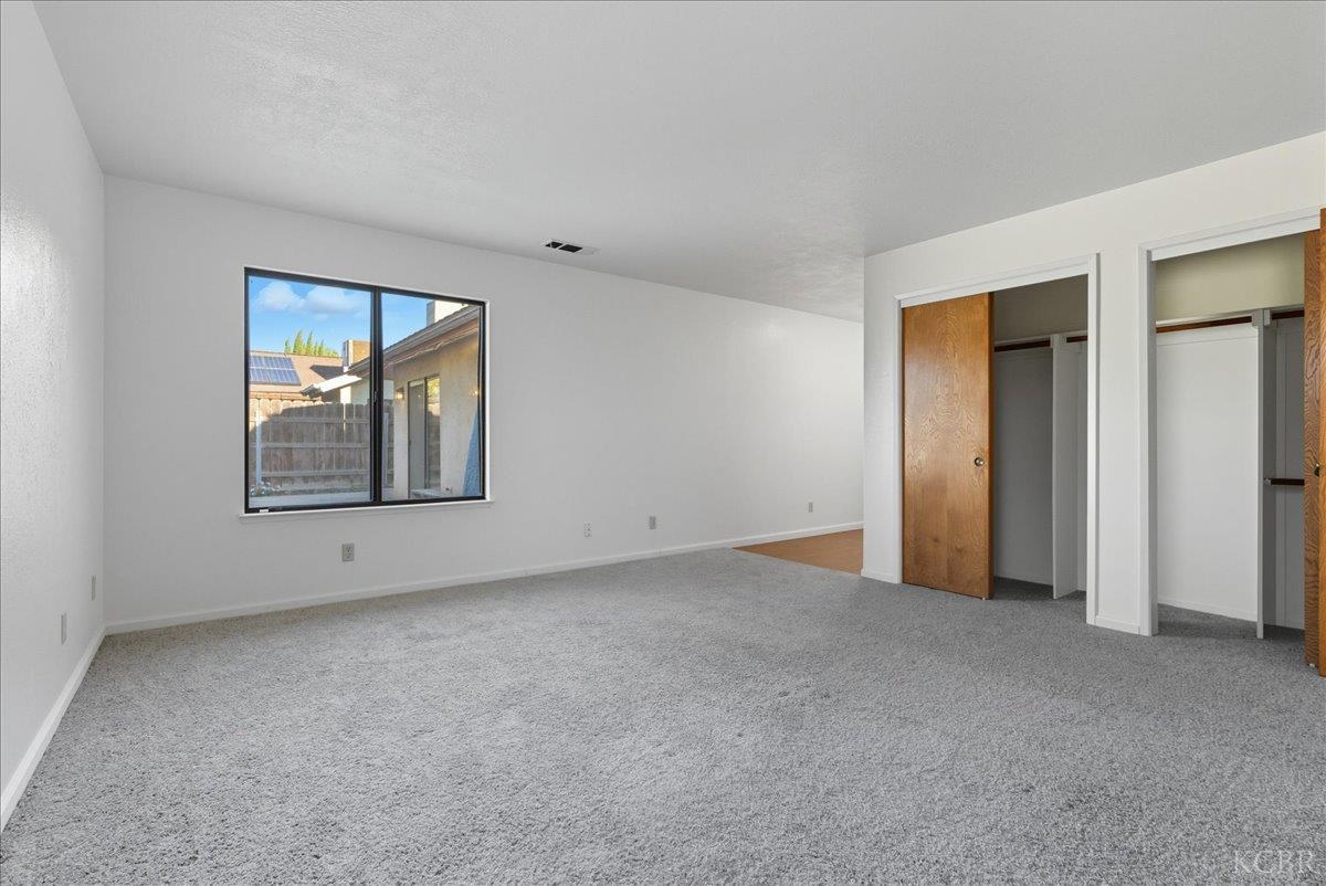 216 Palm Ct, Hanford, CA 93230