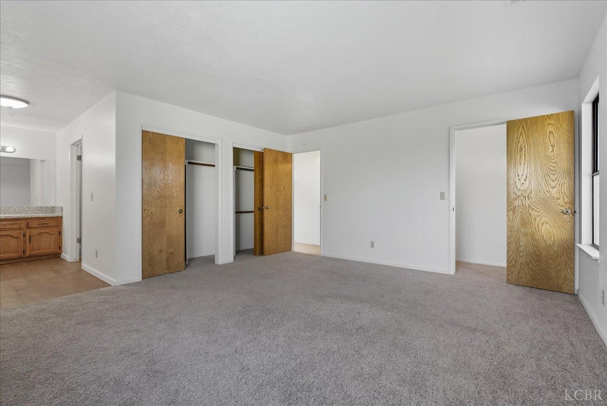 216 Palm Ct, Hanford, CA 93230