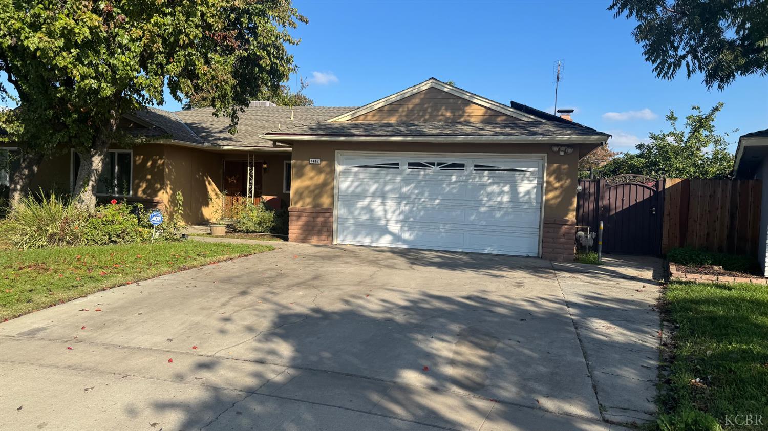 4442 N Hacienda Dr, Fresno, CA 93705