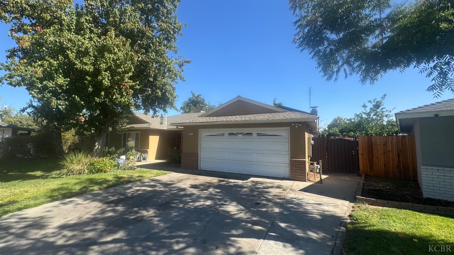 4442 N Hacienda Dr, Fresno, CA 93705