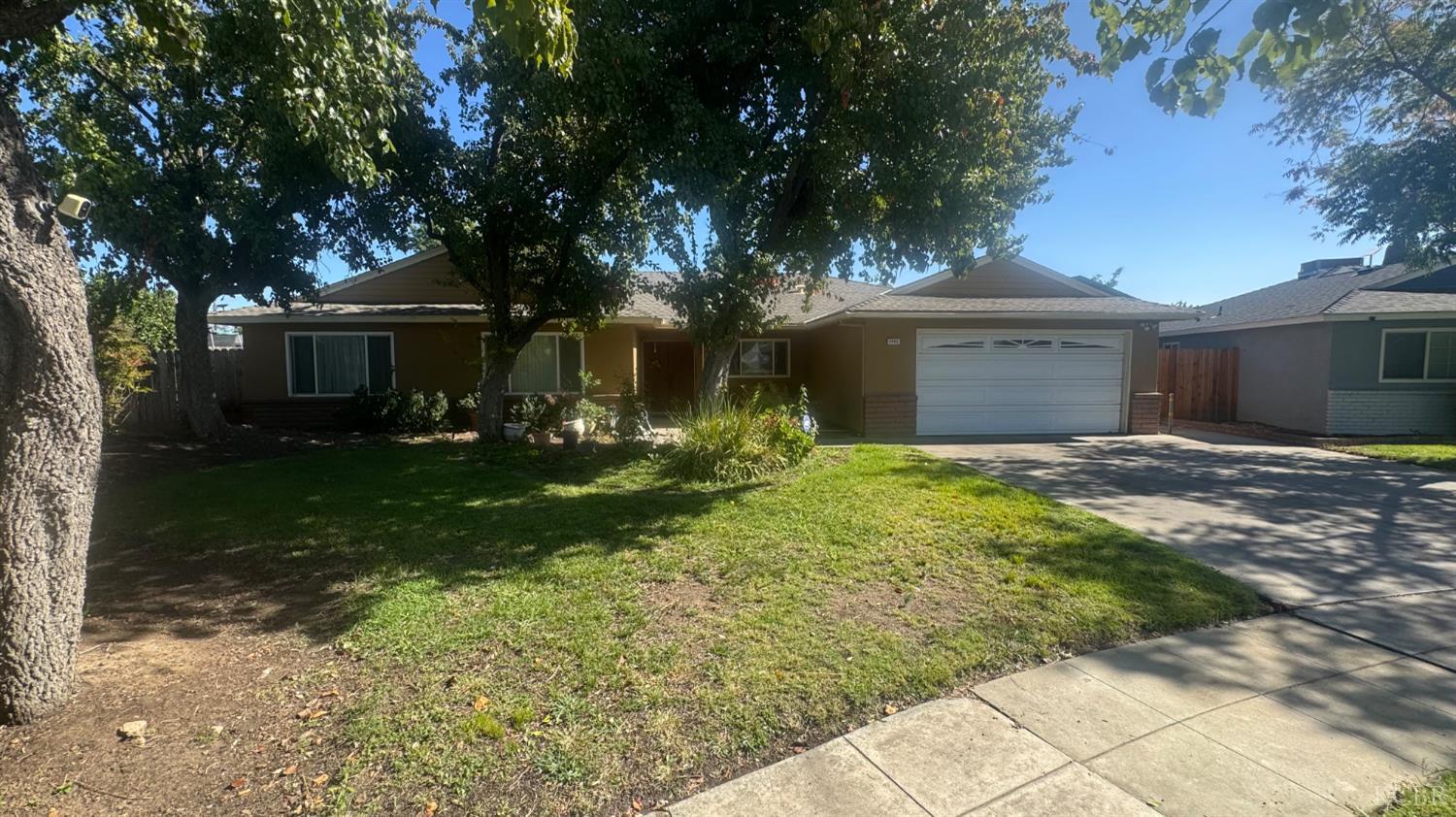 4442 N Hacienda Dr, Fresno, CA 93705