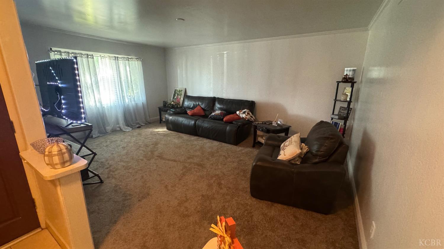 4442 N Hacienda Dr, Fresno, CA 93705