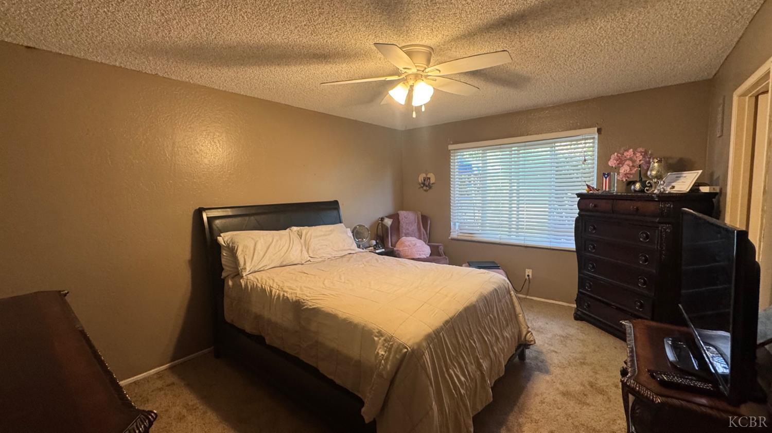 4442 N Hacienda Dr, Fresno, CA 93705