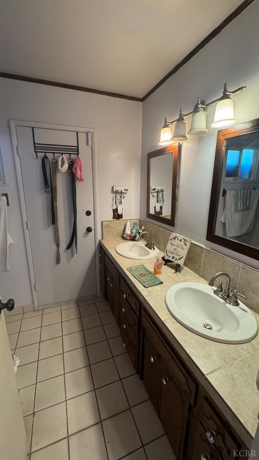 4442 N Hacienda Dr, Fresno, CA 93705