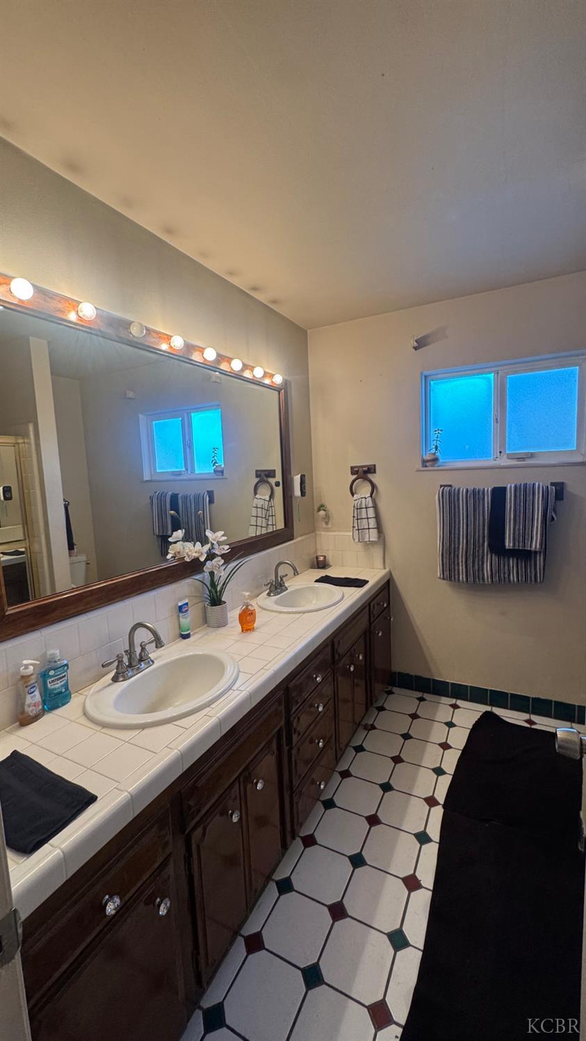 4442 N Hacienda Dr, Fresno, CA 93705