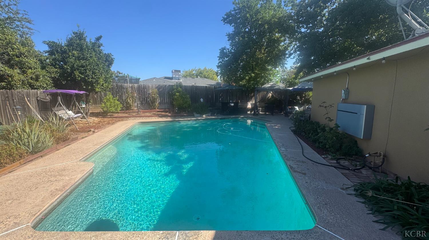 4442 N Hacienda Dr, Fresno, CA 93705