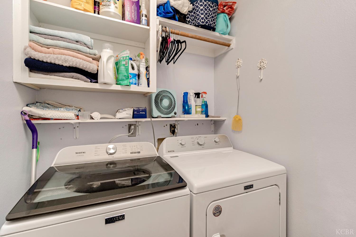 885 Rosewood Ln, Lemoore, CA 93245