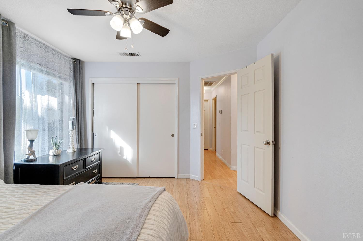 885 Rosewood Ln, Lemoore, CA 93245