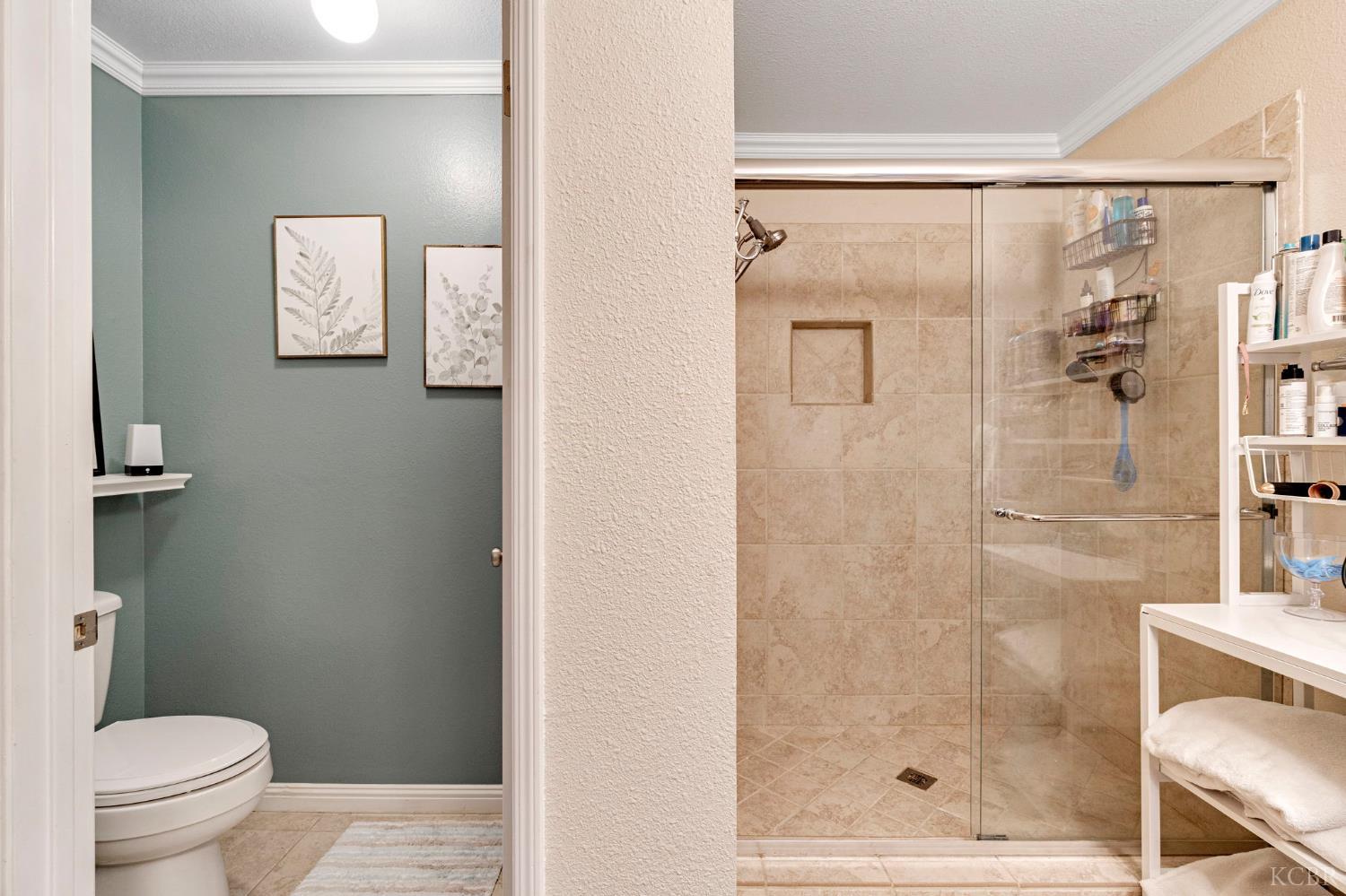 885 Rosewood Ln, Lemoore, CA 93245