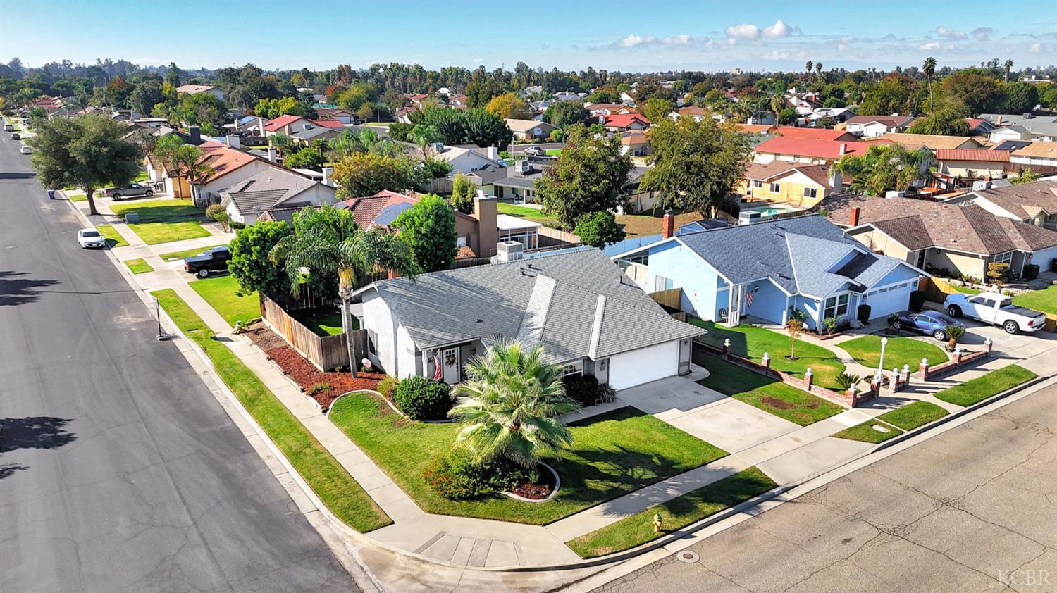 885 Rosewood Ln, Lemoore, CA 93245