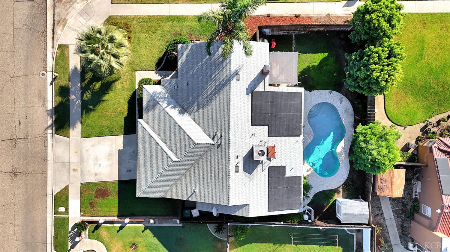 885 Rosewood Ln, Lemoore, CA 93245