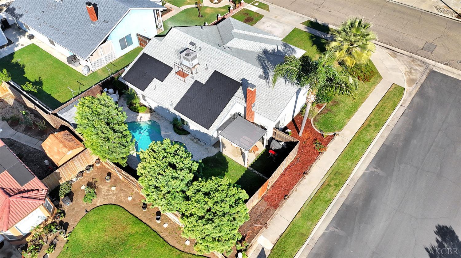 885 Rosewood Ln, Lemoore, CA 93245