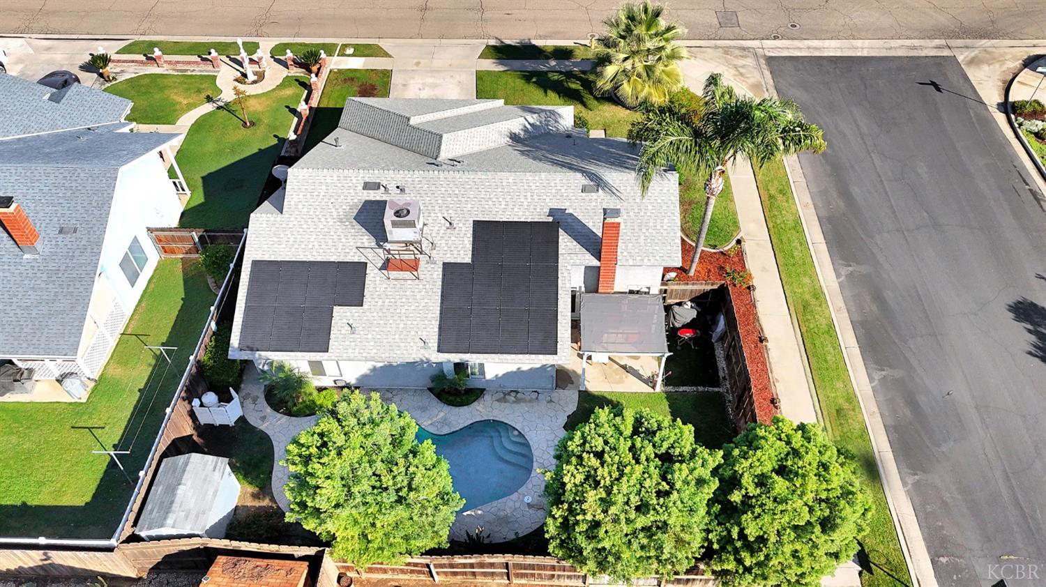 885 Rosewood Ln, Lemoore, CA 93245