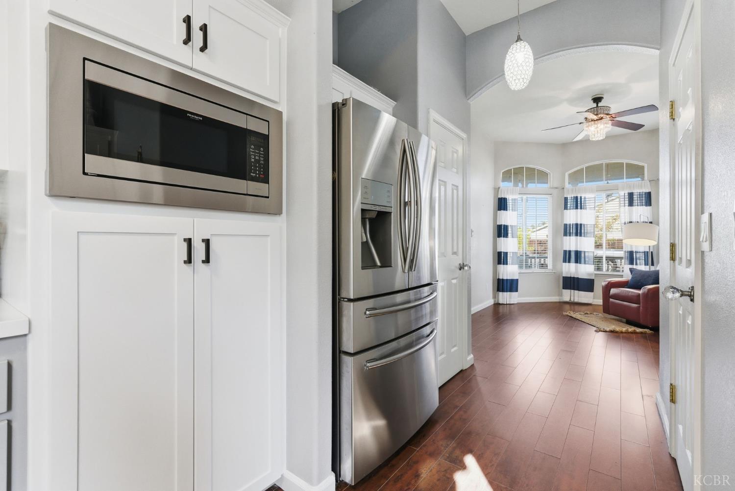 1109 W Cinnamon Ave, Hanford, CA 93230