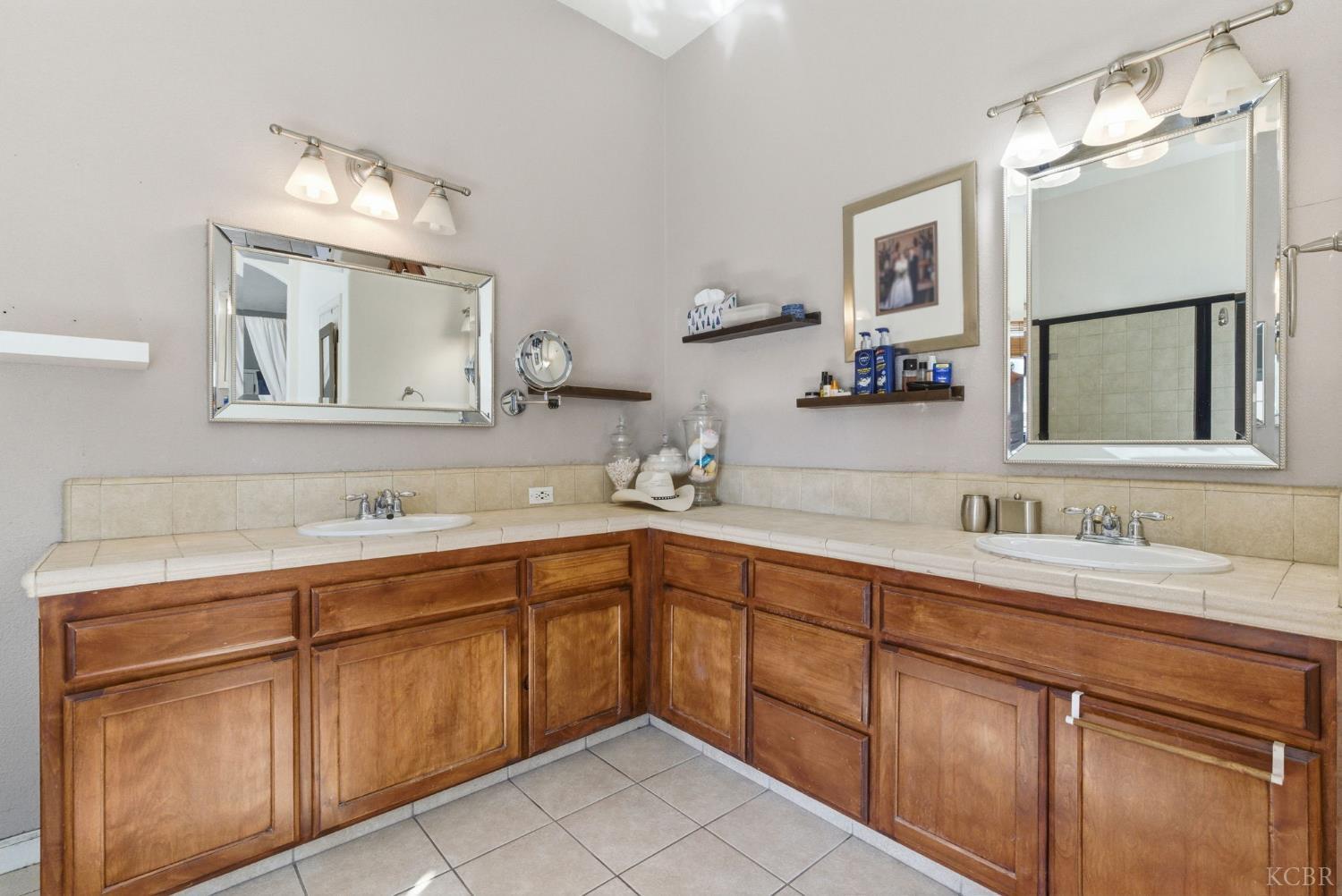 1109 W Cinnamon Ave, Hanford, CA 93230