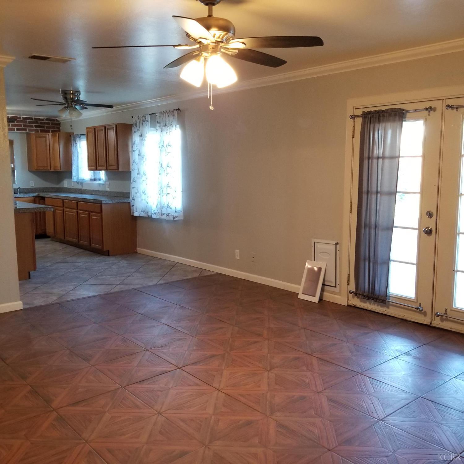 8586 Curtis St, Hanford, CA 93230