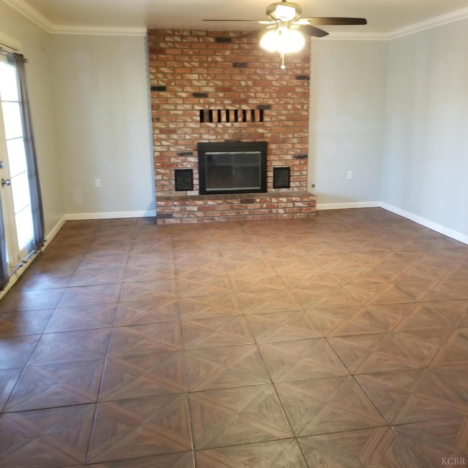 8586 Curtis St, Hanford, CA 93230