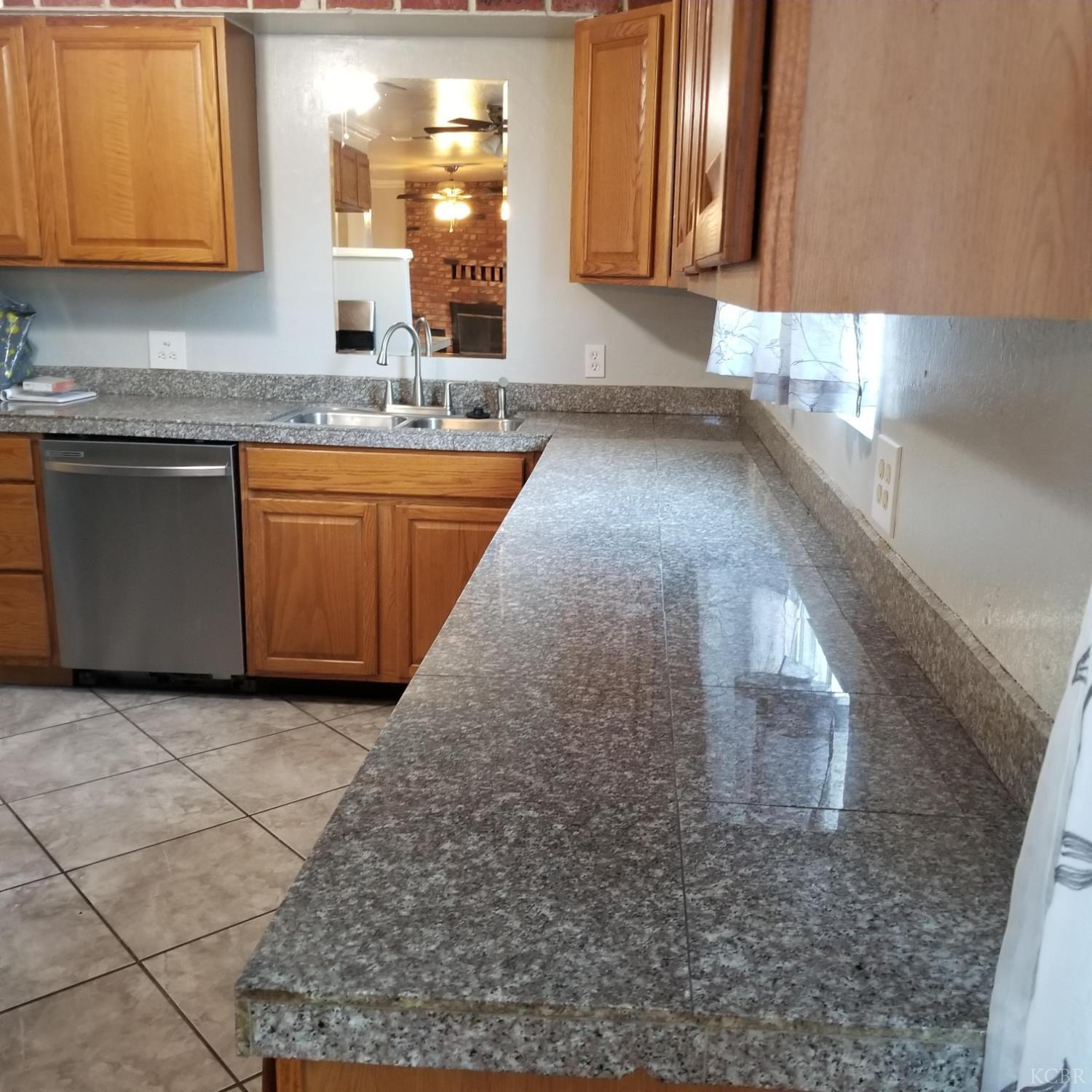 8586 Curtis St, Hanford, CA 93230