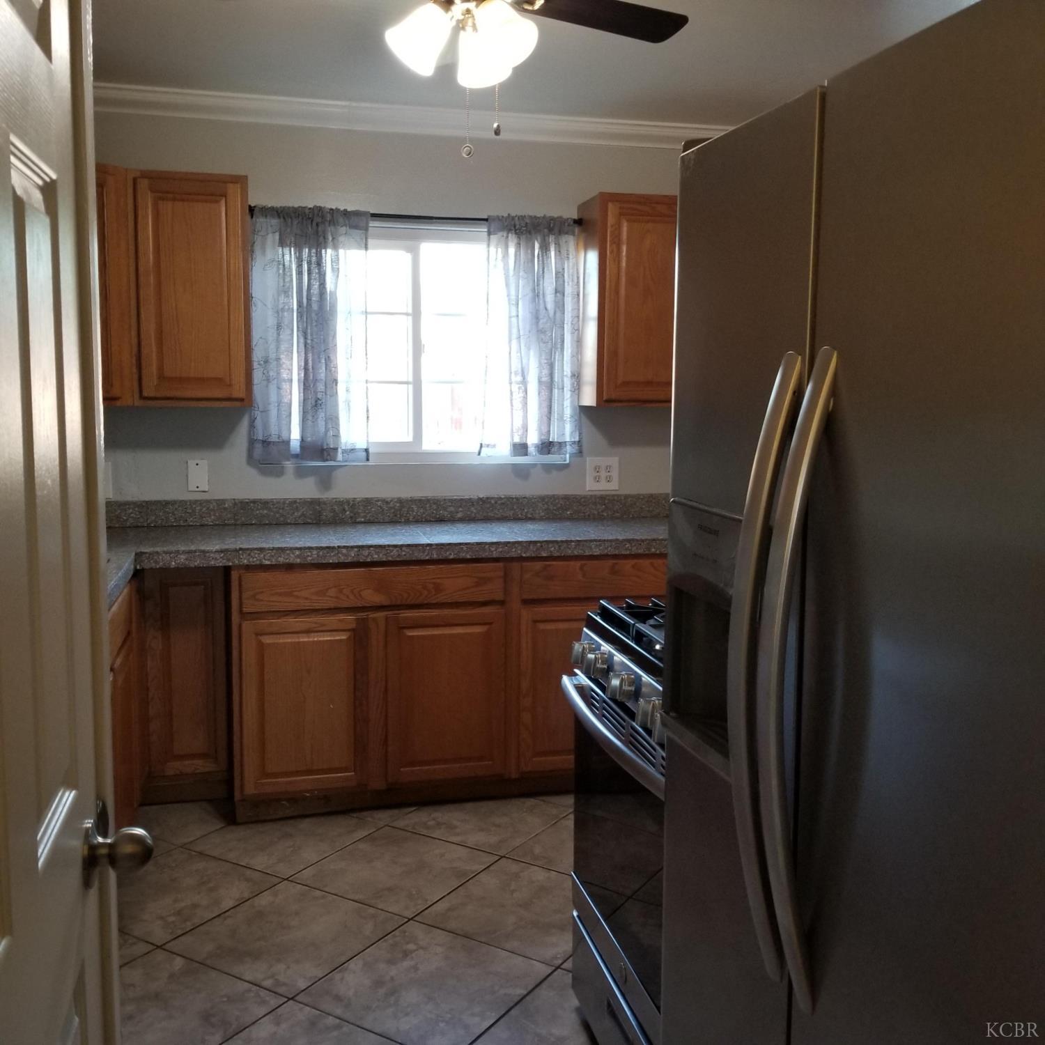 8586 Curtis St, Hanford, CA 93230