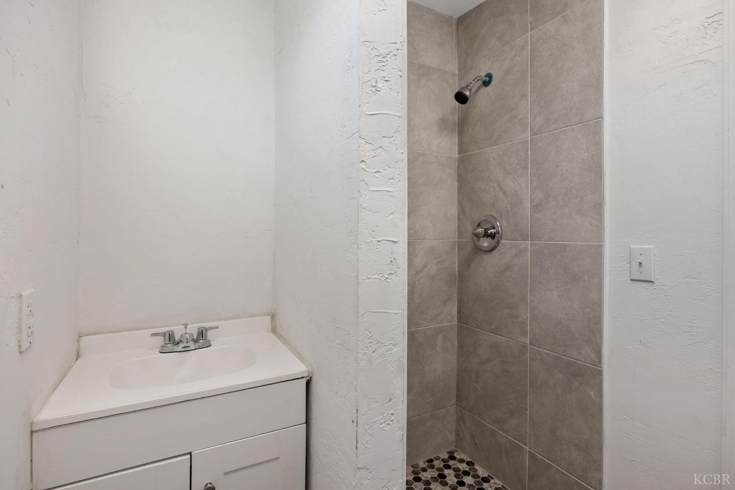 9893 Vista Ave, Hanford, CA 93230