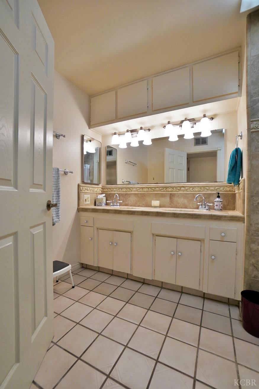 5761 N Orchard St N, Fresno, CA 93710