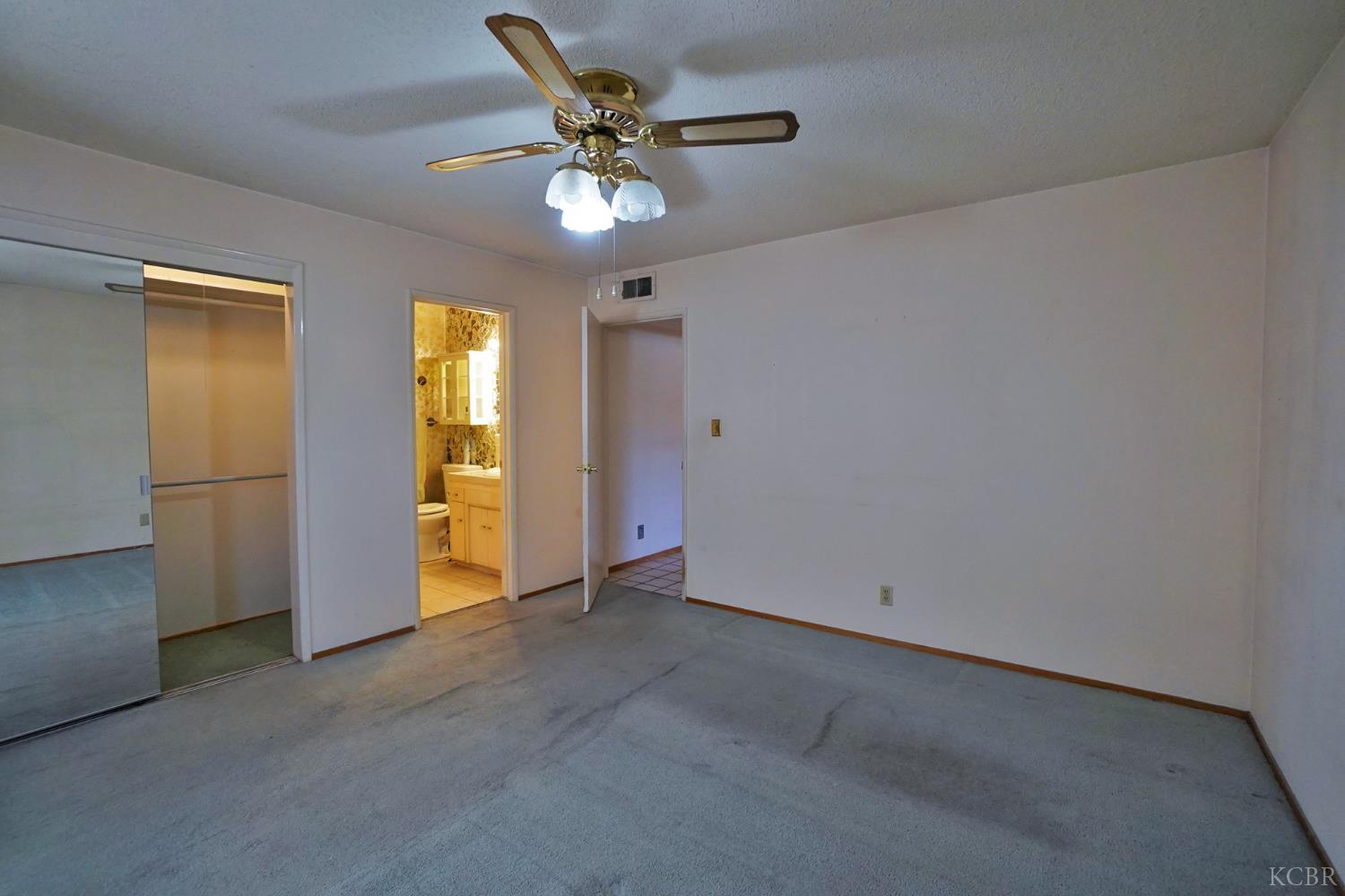 5761 N Orchard St N, Fresno, CA 93710