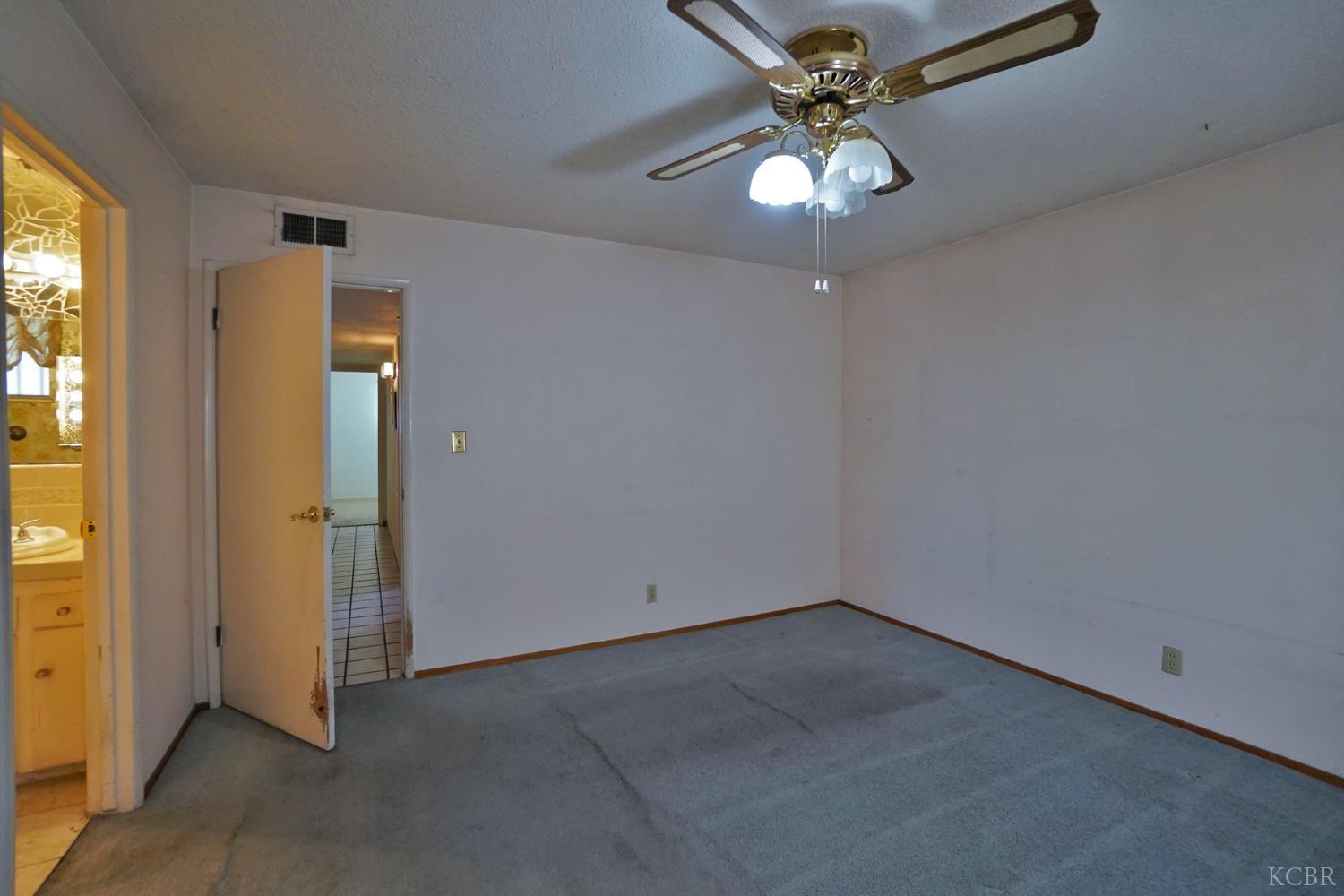 5761 N Orchard St N, Fresno, CA 93710