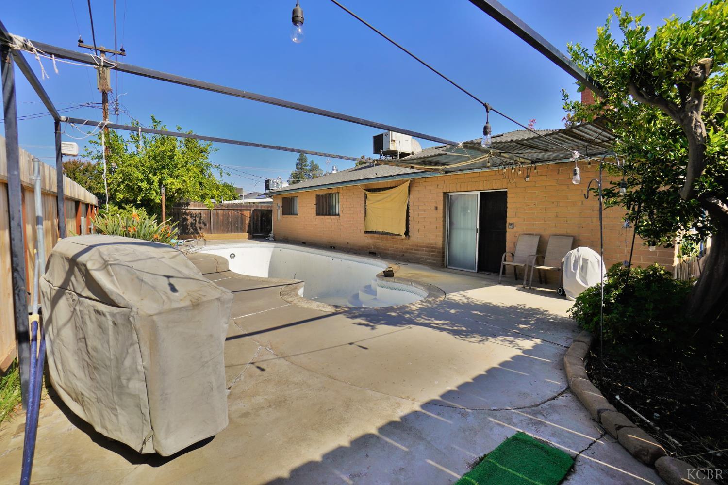 5761 N Orchard St N, Fresno, CA 93710