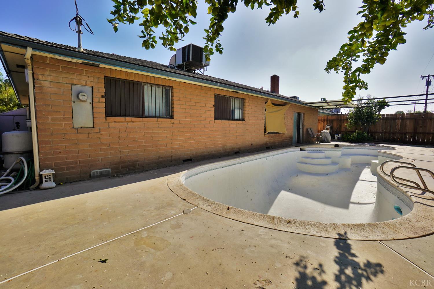 5761 N Orchard St N, Fresno, CA 93710