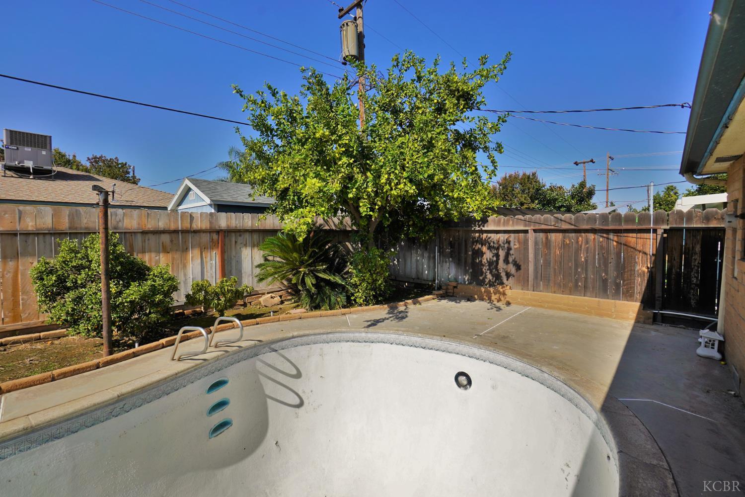 5761 N Orchard St N, Fresno, CA 93710