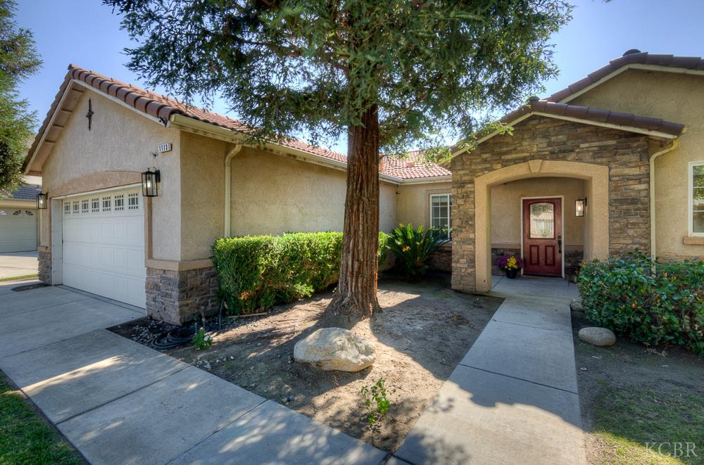 1113 Maple Ave, Fowler, CA 92056