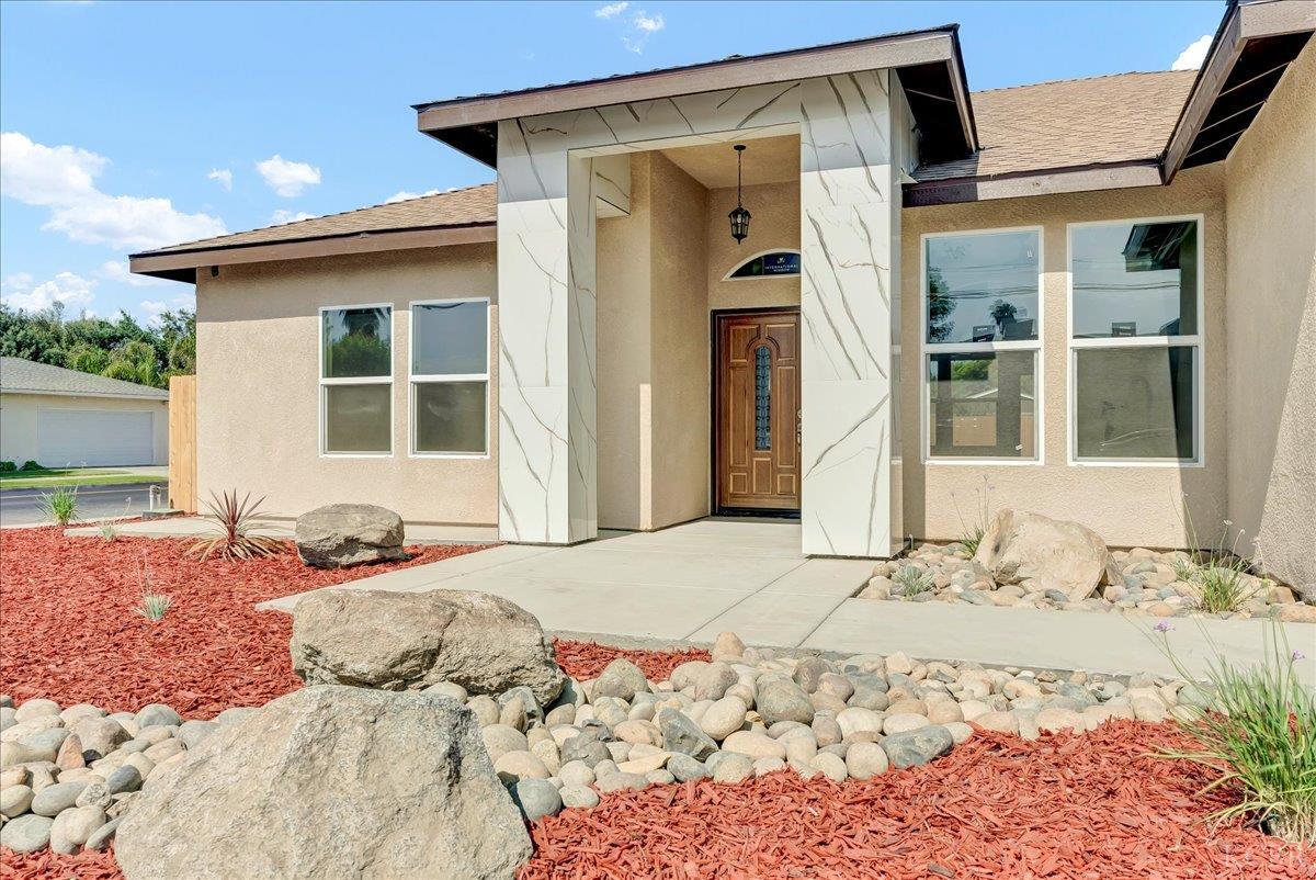2210 N Douty, Hanford, CA 93230