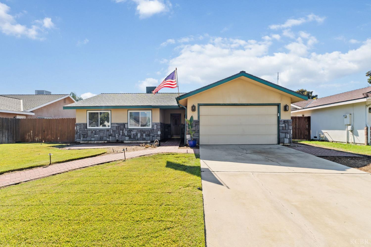 1463 Cedar Ln, Lemoore, CA 93245