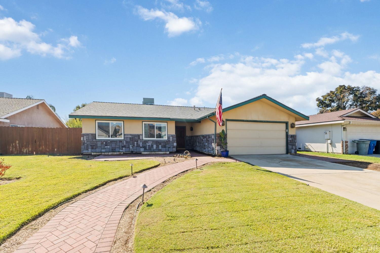 1463 Cedar Ln, Lemoore, CA 93245