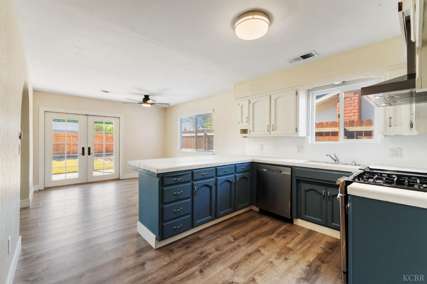 1463 Cedar Ln, Lemoore, CA 93245