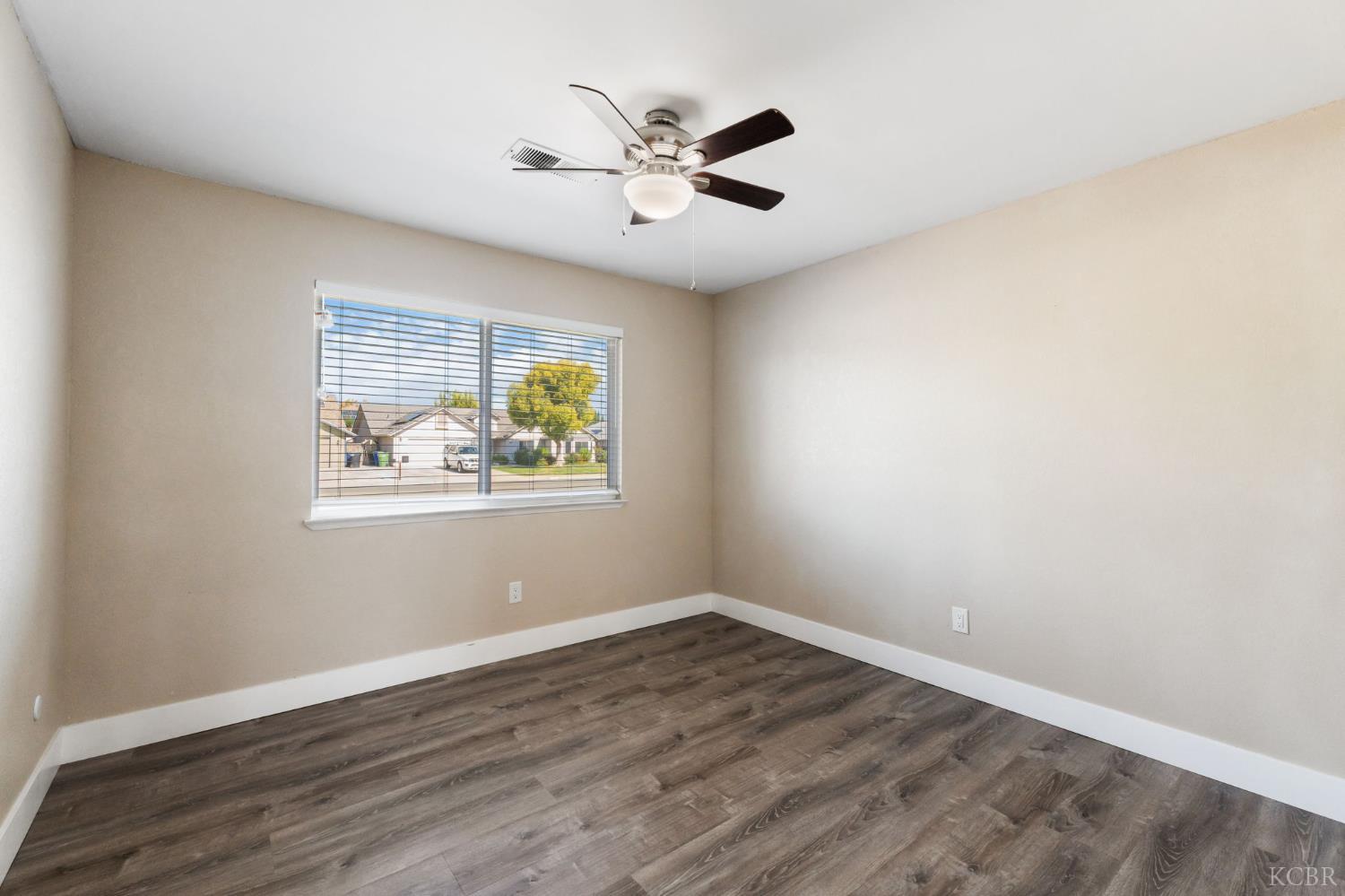 1463 Cedar Ln, Lemoore, CA 93245