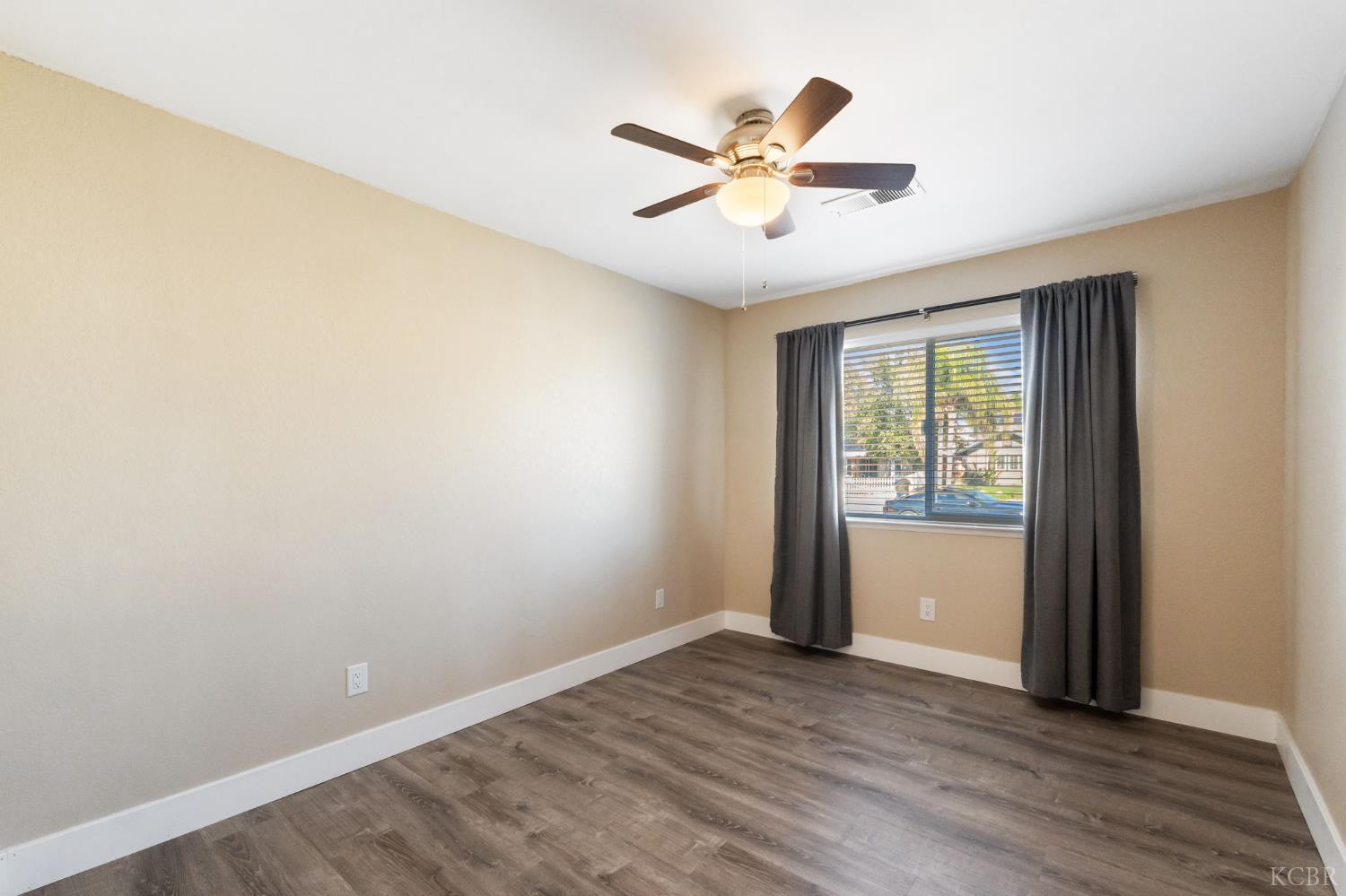 1463 Cedar Ln, Lemoore, CA 93245