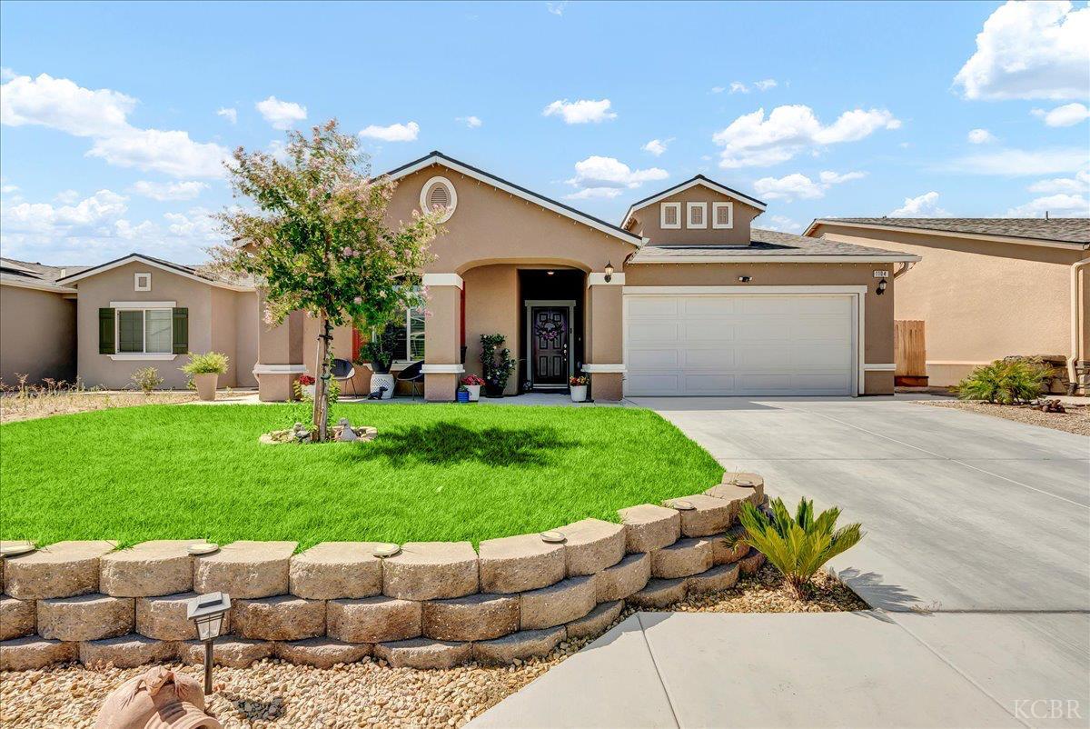 1104 E Ventura St, Avenal, CA 93204