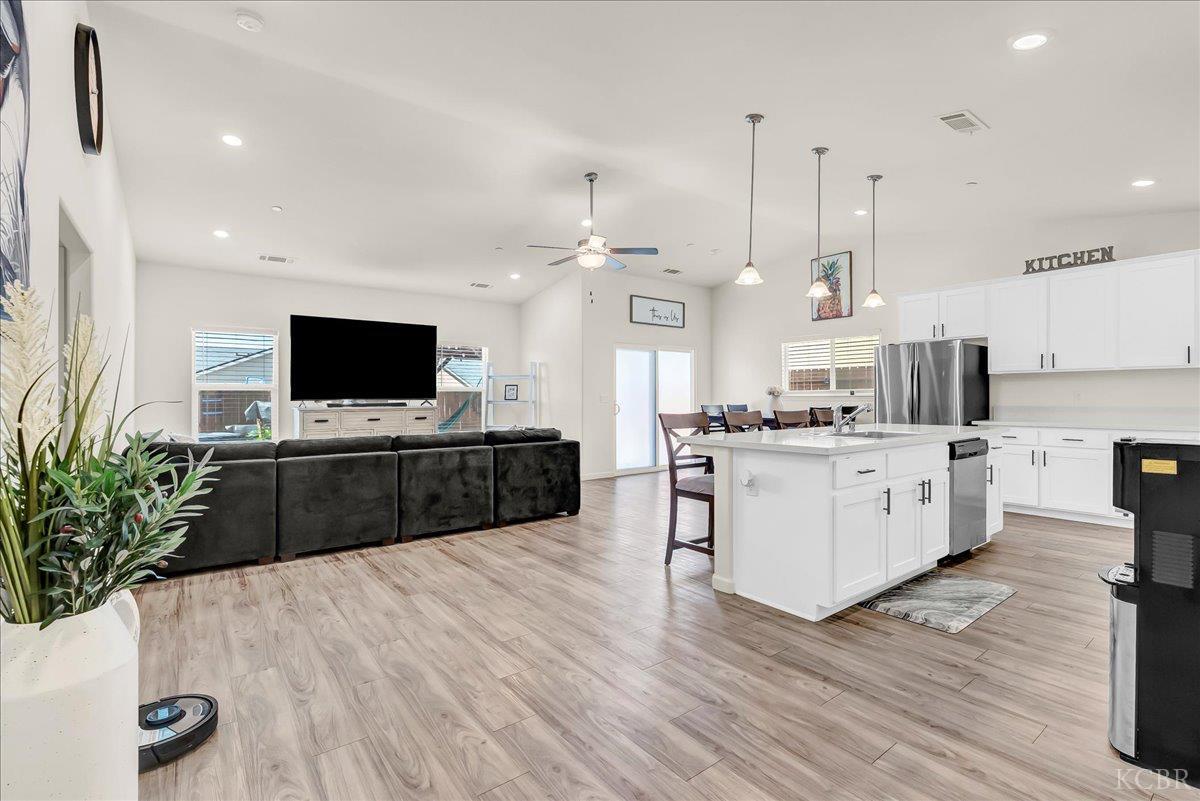 1104 E Ventura St, Avenal, CA 93204