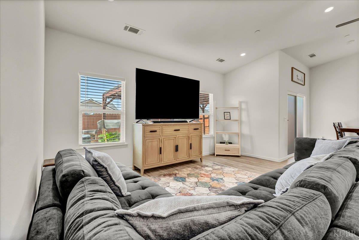 1104 E Ventura St, Avenal, CA 93204