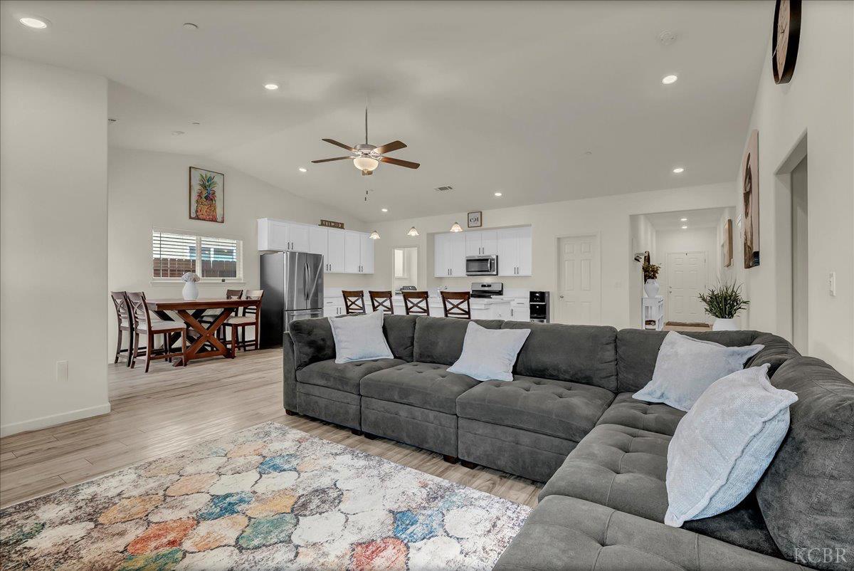 1104 E Ventura St, Avenal, CA 93204