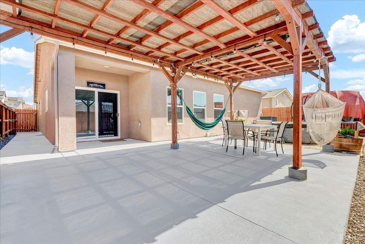 1104 E Ventura St, Avenal, CA 93204