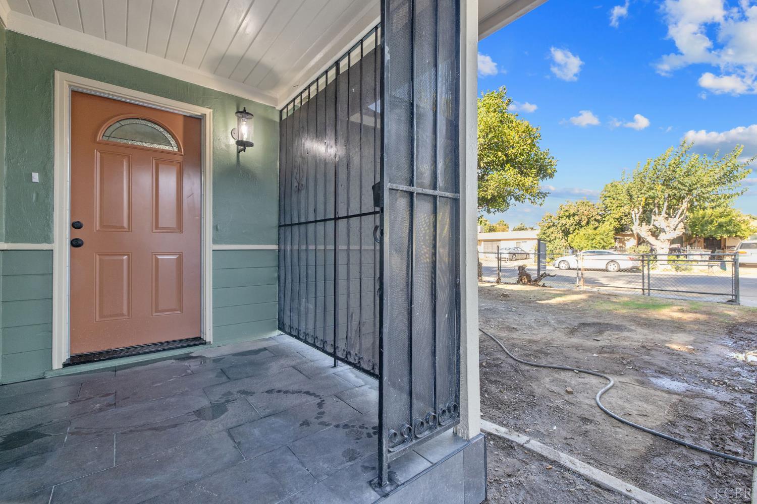 2452 S Holloway Ave, Fresno, CA 93725