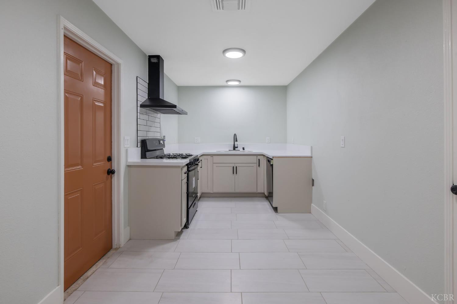 2452 S Holloway Ave, Fresno, CA 93725