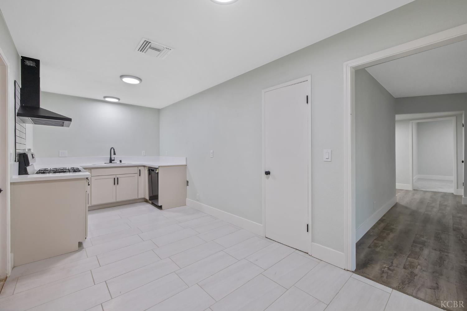 2452 S Holloway Ave, Fresno, CA 93725