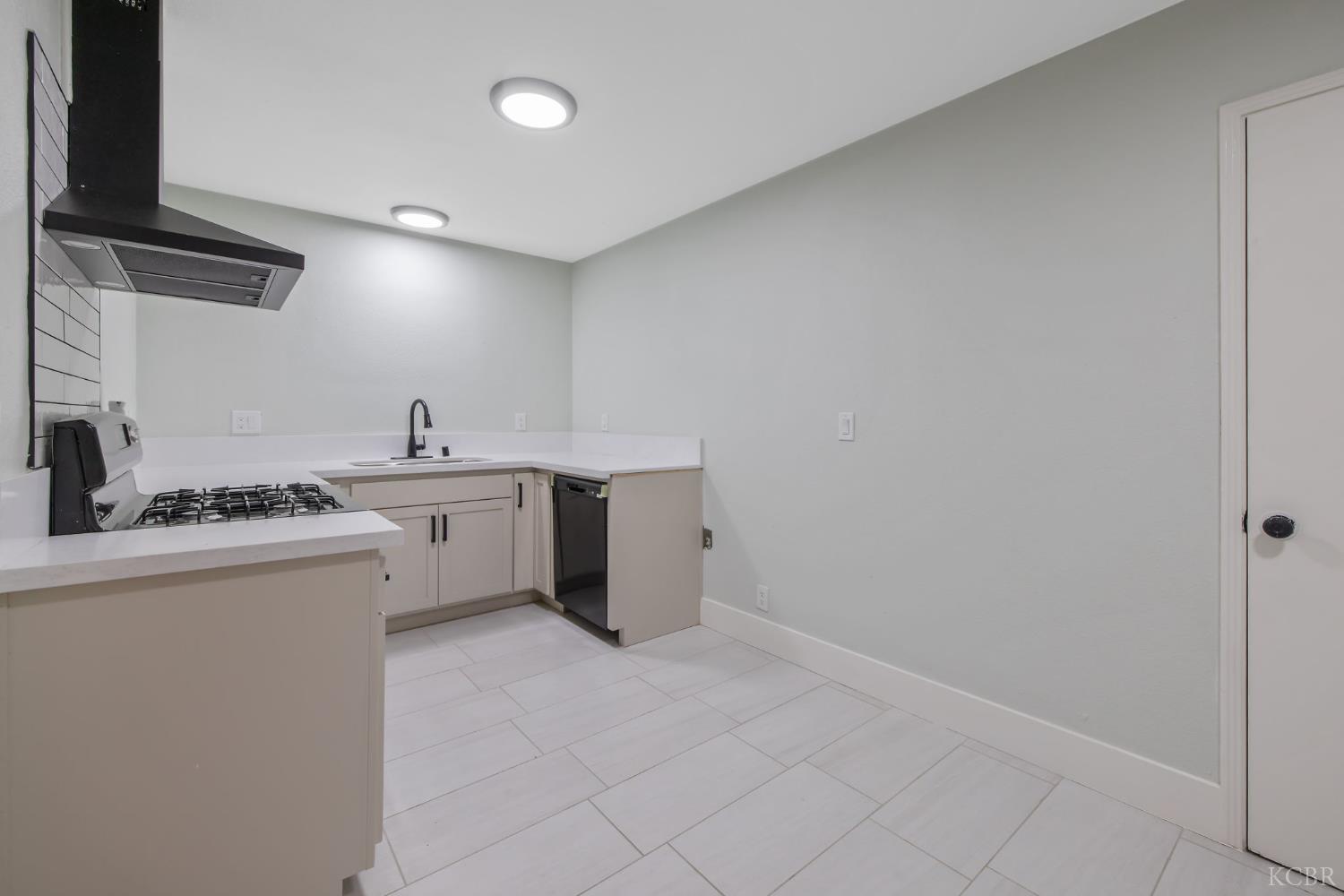 2452 S Holloway Ave, Fresno, CA 93725