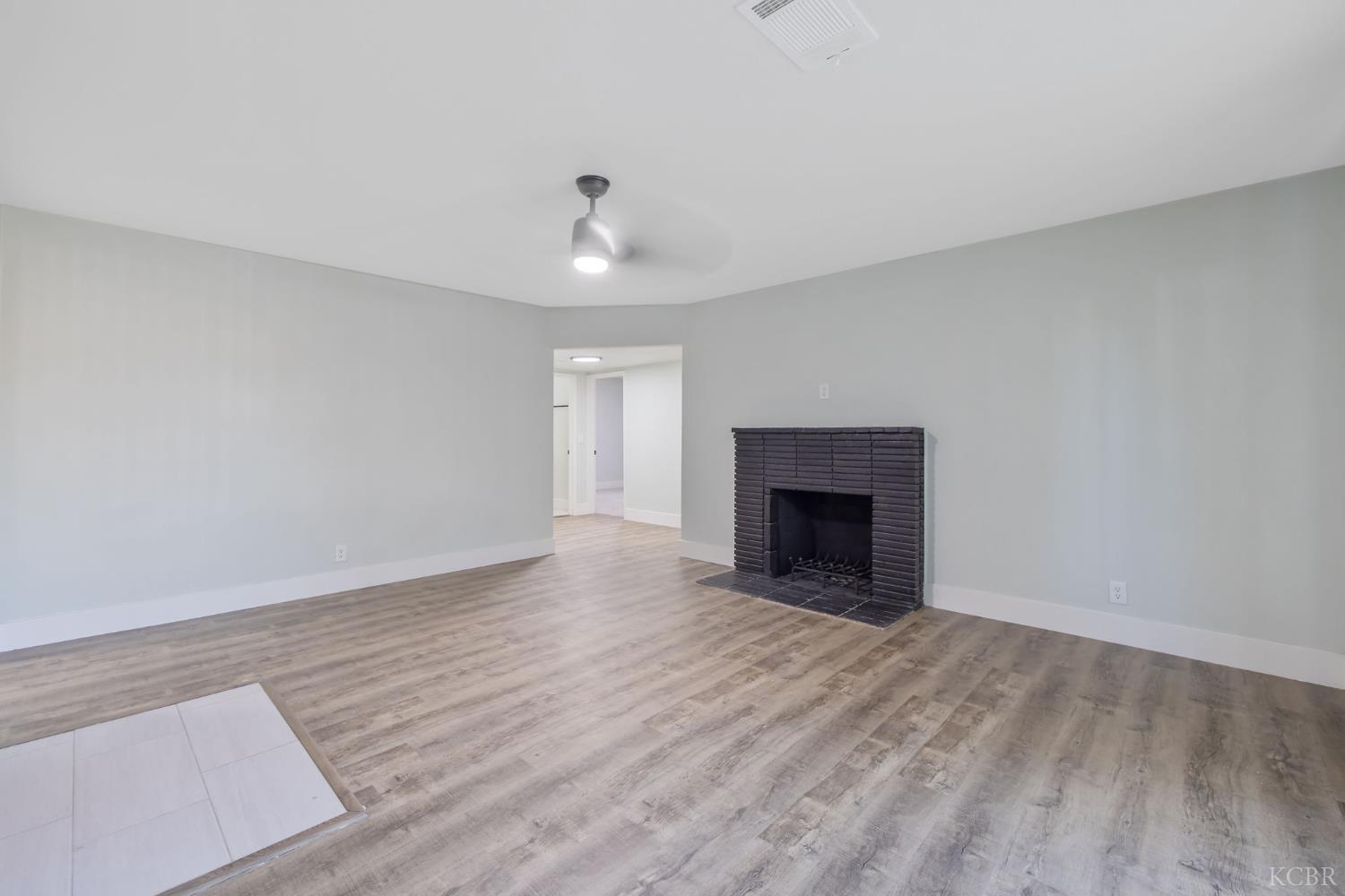 2452 S Holloway Ave, Fresno, CA 93725