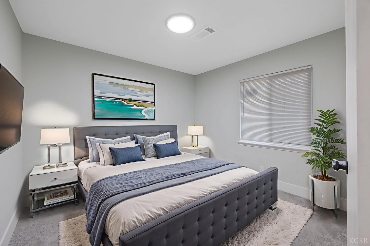 2452 S Holloway Ave, Fresno, CA 93725