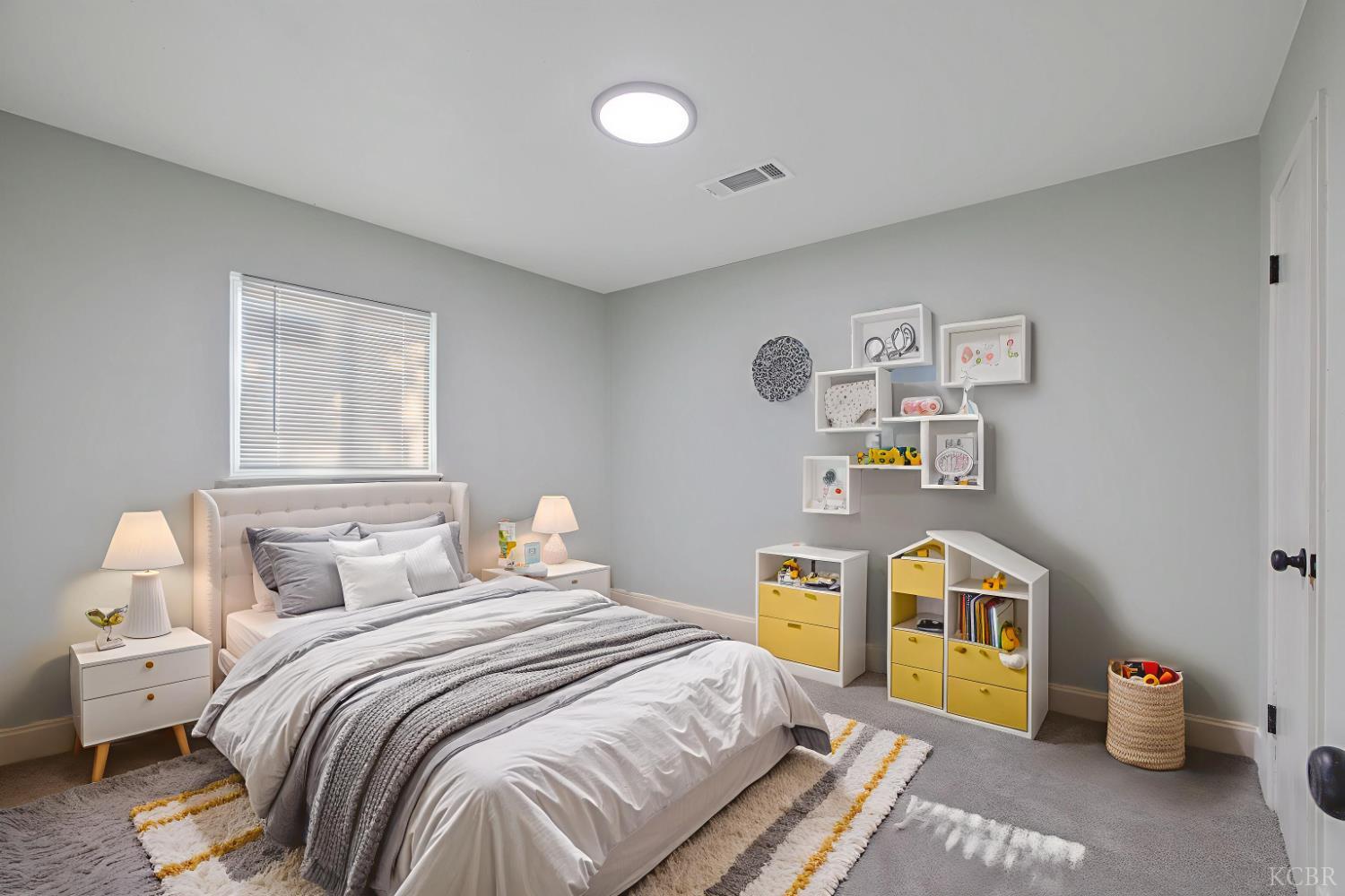 2452 S Holloway Ave, Fresno, CA 93725