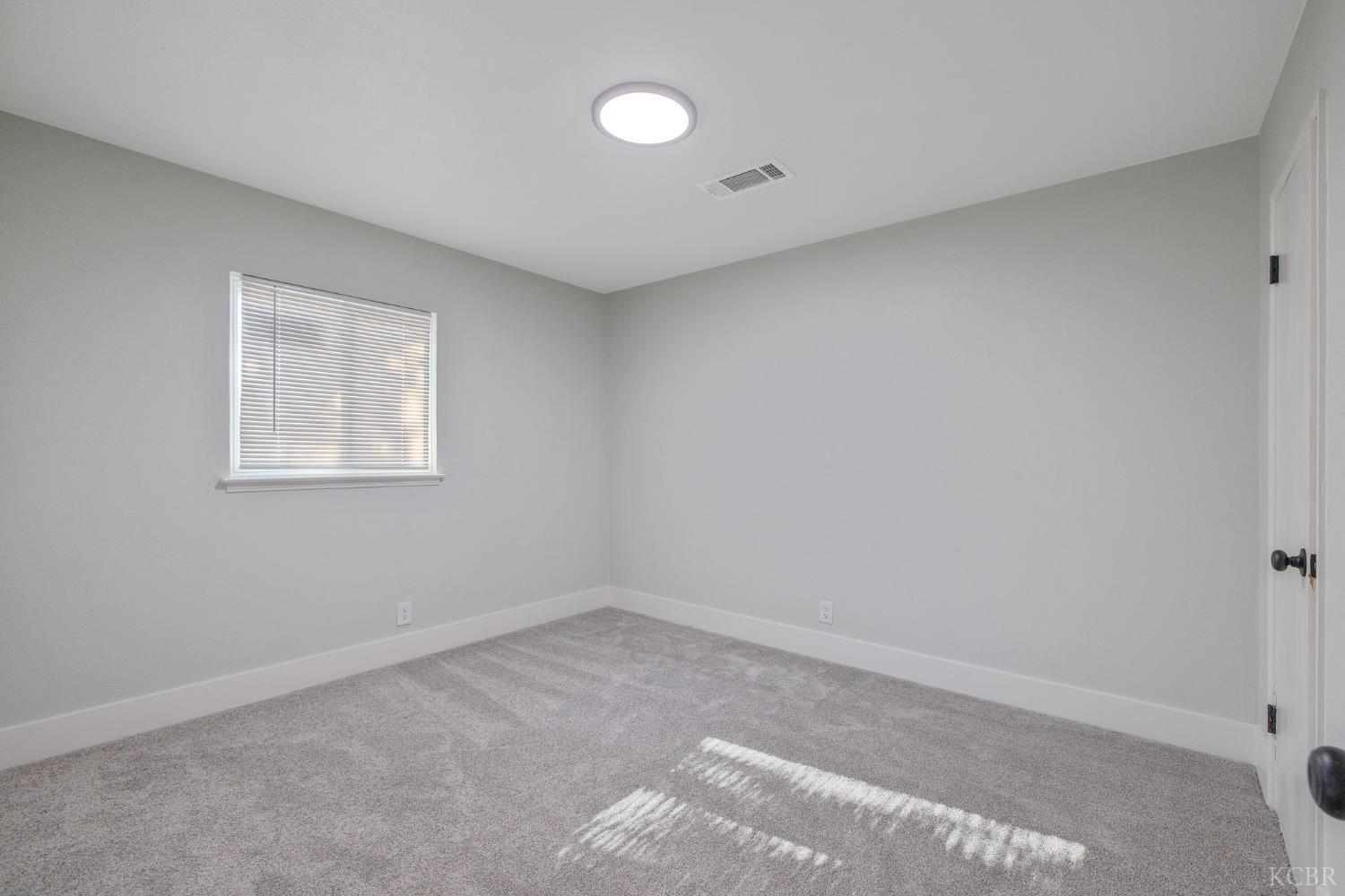 2452 S Holloway Ave, Fresno, CA 93725